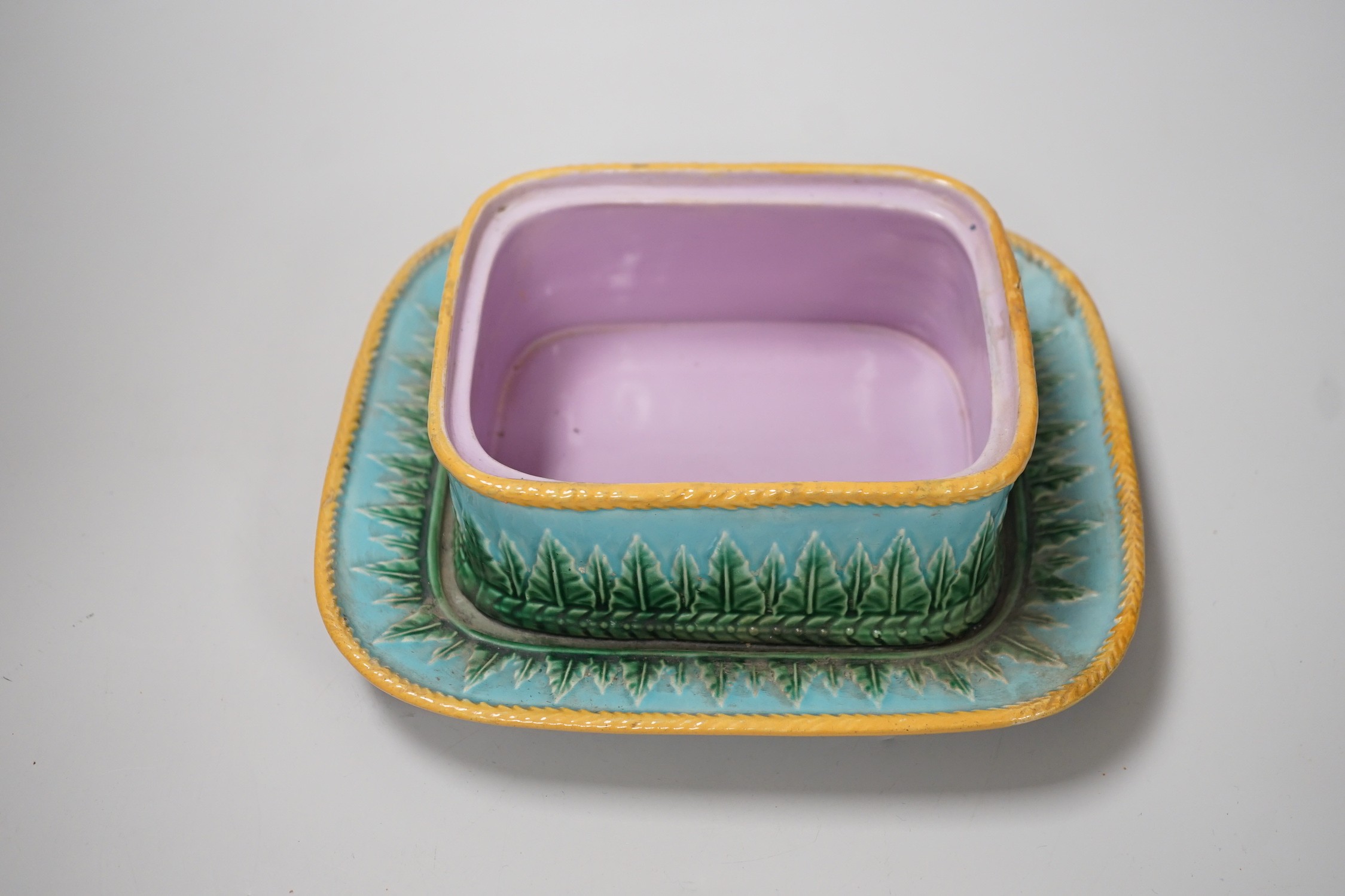 A George Jones majolica sardine dish and cover, 20.5cm